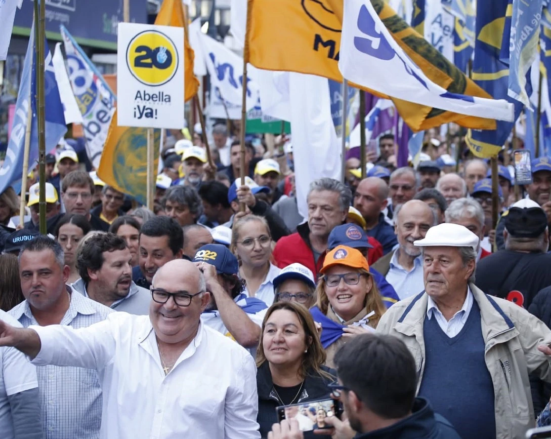 "Vamos por Más" marchó en San Carlos